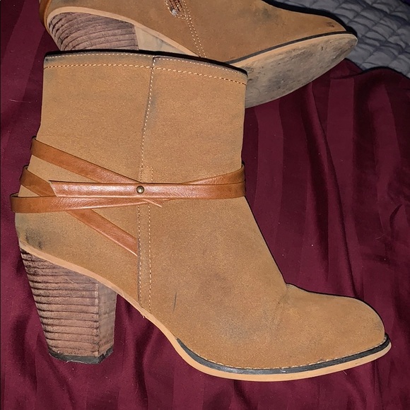 Tan Bucco Ankle Booties size 9 - Picture 3 of 8
